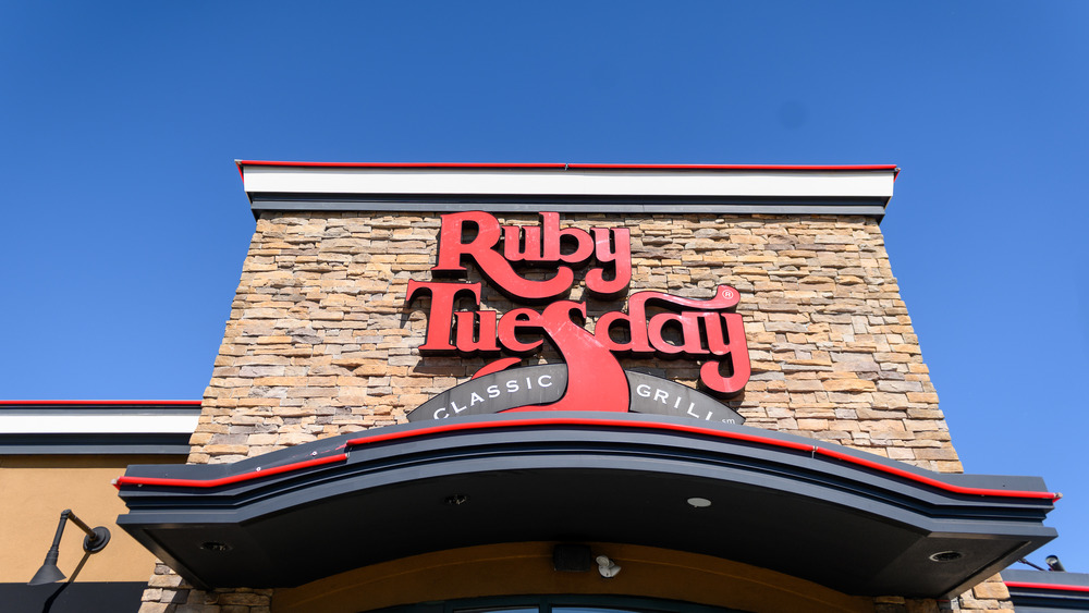 Front entrance of Ruby Tuesday