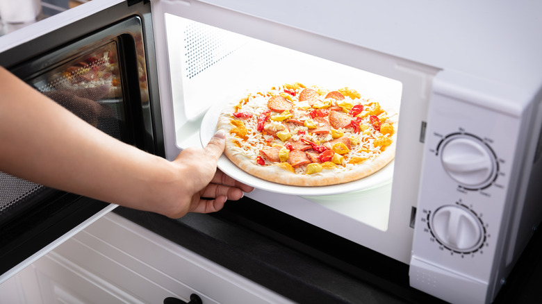 cooking pizza in microwave oven