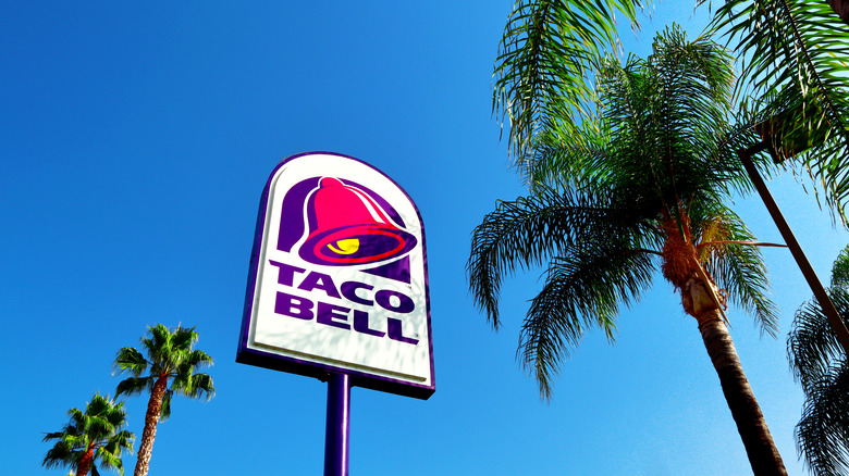 Taco Bell sign