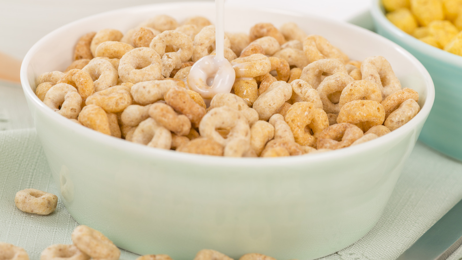 You Wouldn&apos;t Recognize The First Cheerios Box And Label