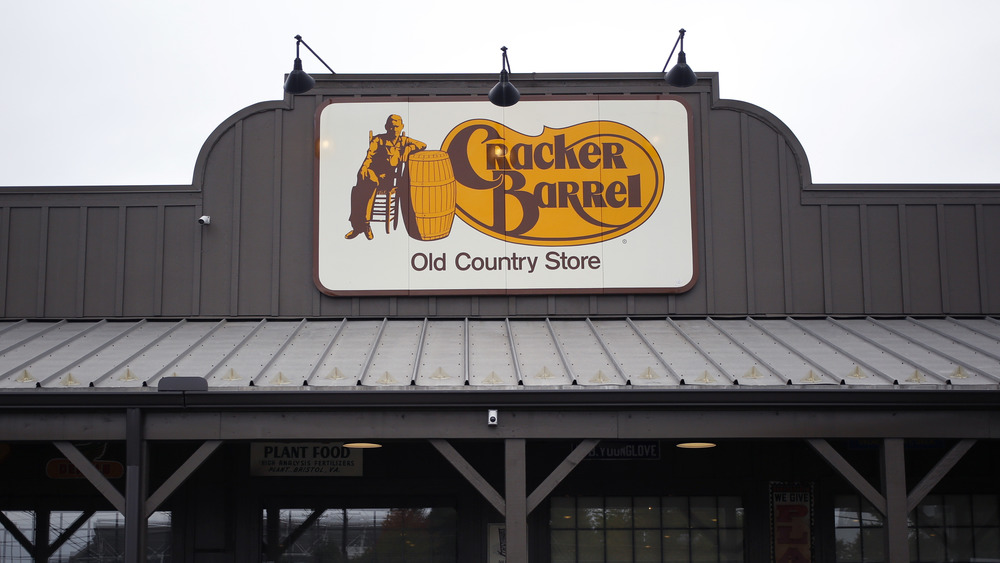 Cracker Barrel storefront