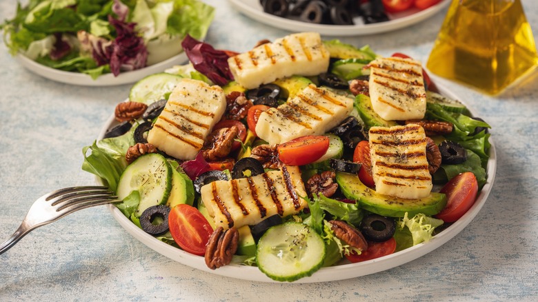 Salad with grilled halloumi cheese