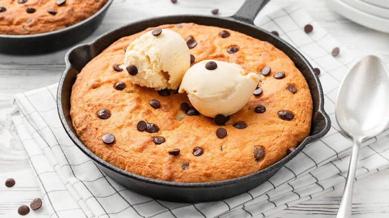 cookie skillet with ice cream