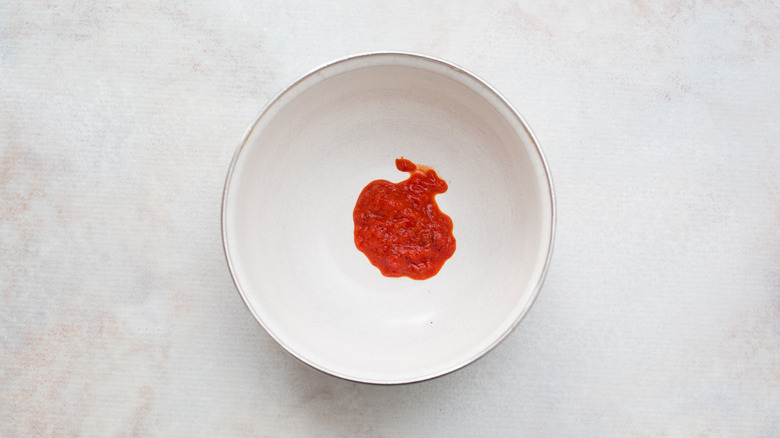 pepper puree in medium bowl