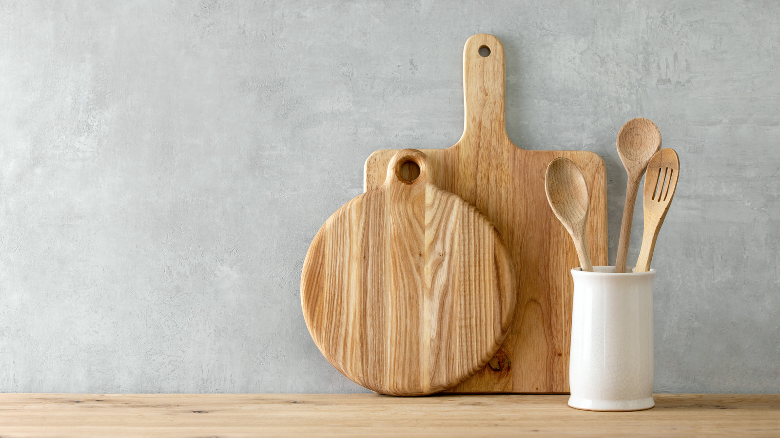 How to keep wooden cutting boards looking new