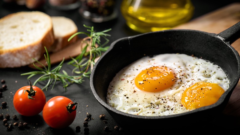 Fried egg breakfast with tomatoes