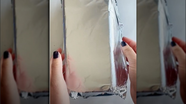 https://www.mashed.com/img/gallery/youve-been-lining-your-baking-pan-with-aluminum-foil-all-wrong/how-to-line-your-pan-with-aluminum-foil-the-easiest-way-possible-1623249121.jpg