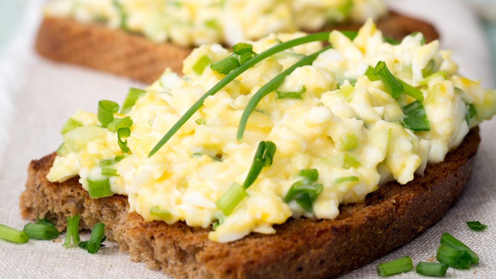 Egg salad sandwich