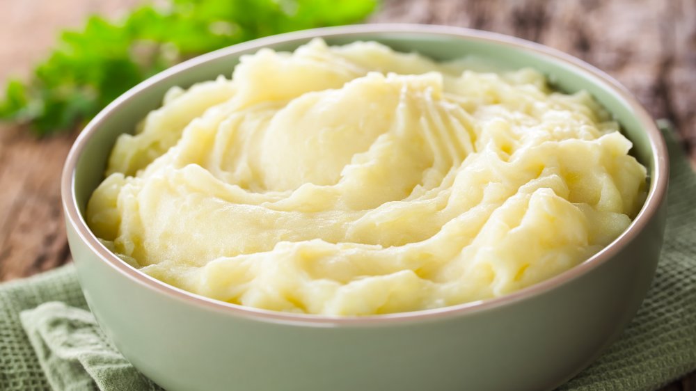 mashed potatoes in a grey bowl