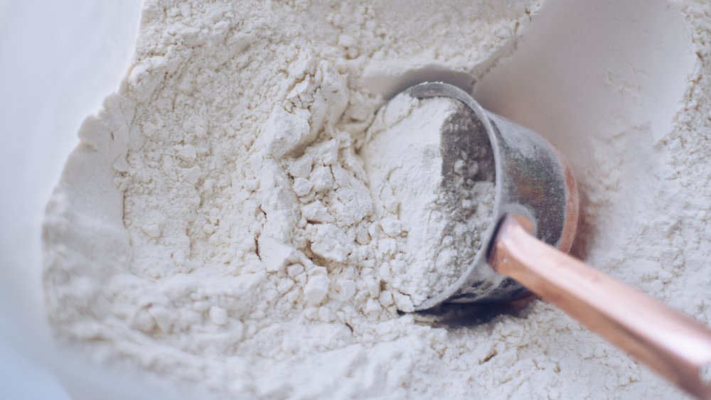 Measuring cup flour