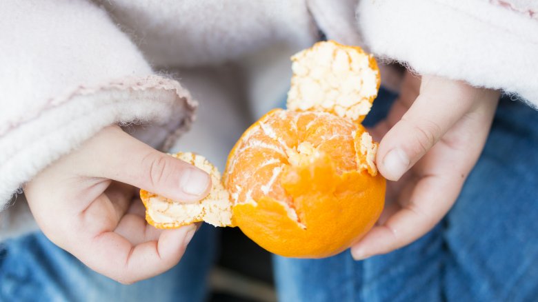 peeling oranges