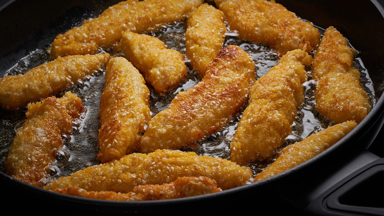   Straccetti di pollo in padella con olio